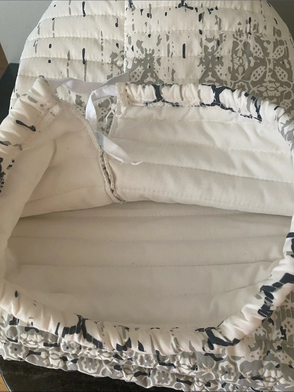 Reversible Quilt Set - Cream & Gray Pattern